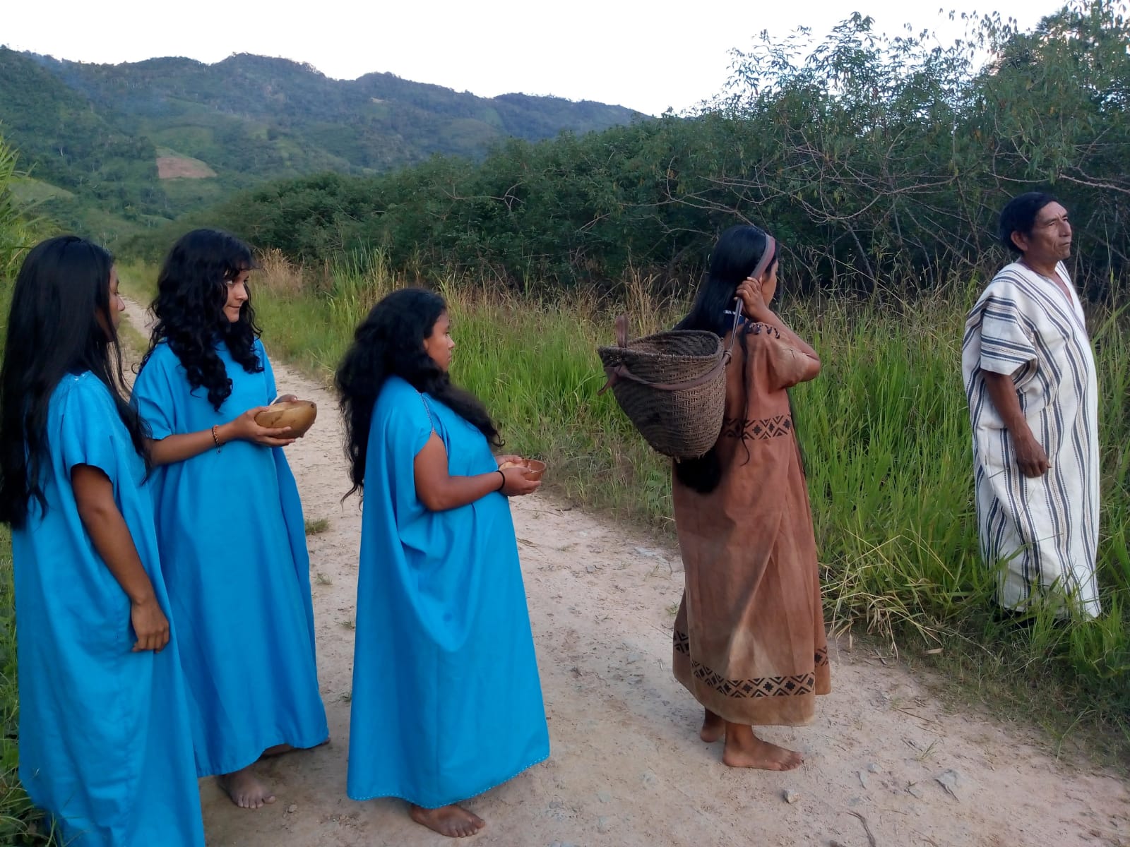 Conoce más sobre la vestimenta tradicional de las mujeres wixárikas –  Ascalapha